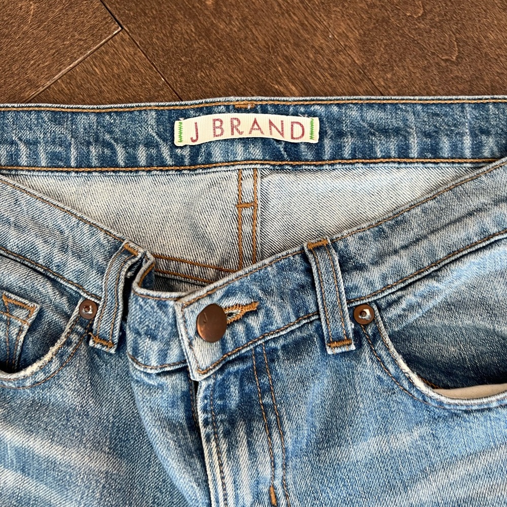 Ripped jean J brand